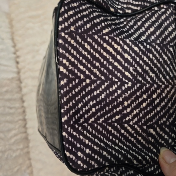 KATE SPADE BLACK PATENT LEATHER BLACK AND WHITE CHEVRON NYLON TOTE - Picture 5 of 10
